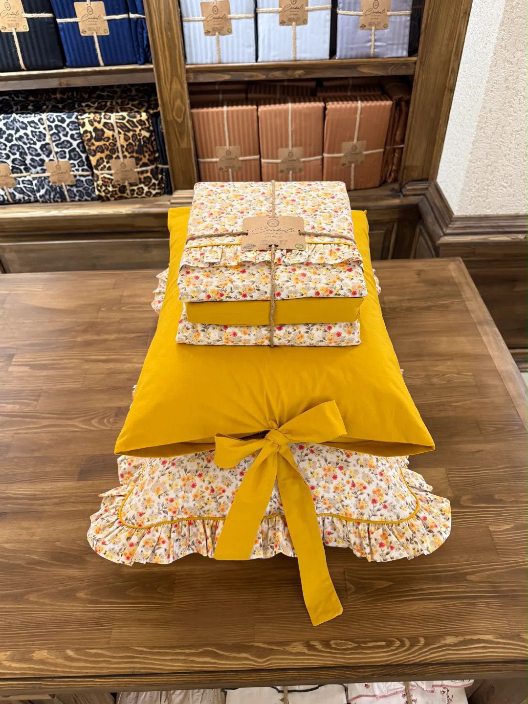 Pamučne Bračne Posteljine Premium Bračna Posteljina – Mustard Flowers - Slika 1