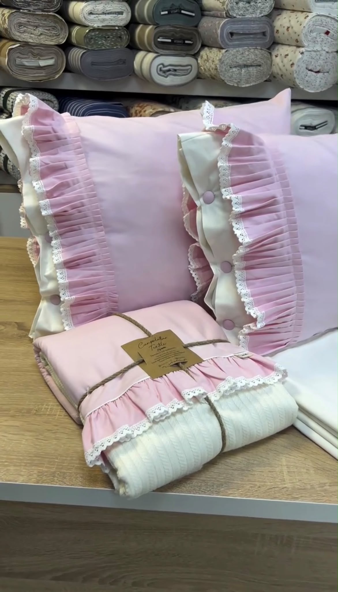 Pamučne Bračne Posteljine LUX Set sa pokrivačem – Pink Lace - Slika 1